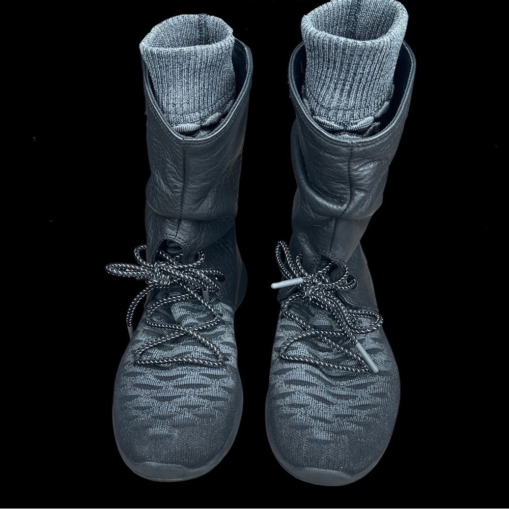 NIKE WOMEN ROSHE TWO HI FLYKNIT SNEAKERBOOT